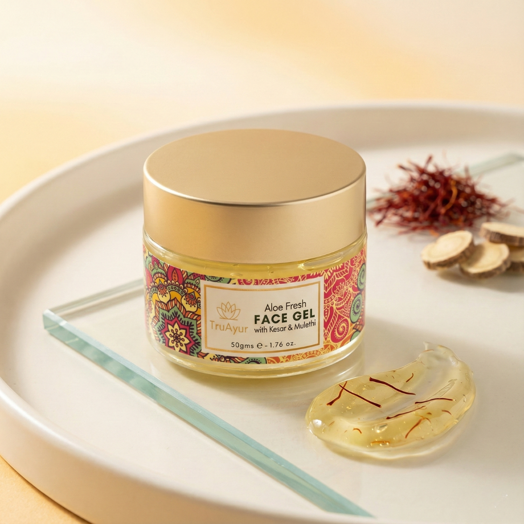 Aloe Fresh -kasvogeeli, joka sisältää Kashmiri Kesaria ja Mulethia, antaa säteilevän hehkun ja syväkosteutuksen.