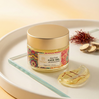Aloe Fresh -kasvogeeli, joka sisältää Kashmiri Kesaria ja Mulethia, antaa säteilevän hehkun ja syväkosteutuksen.